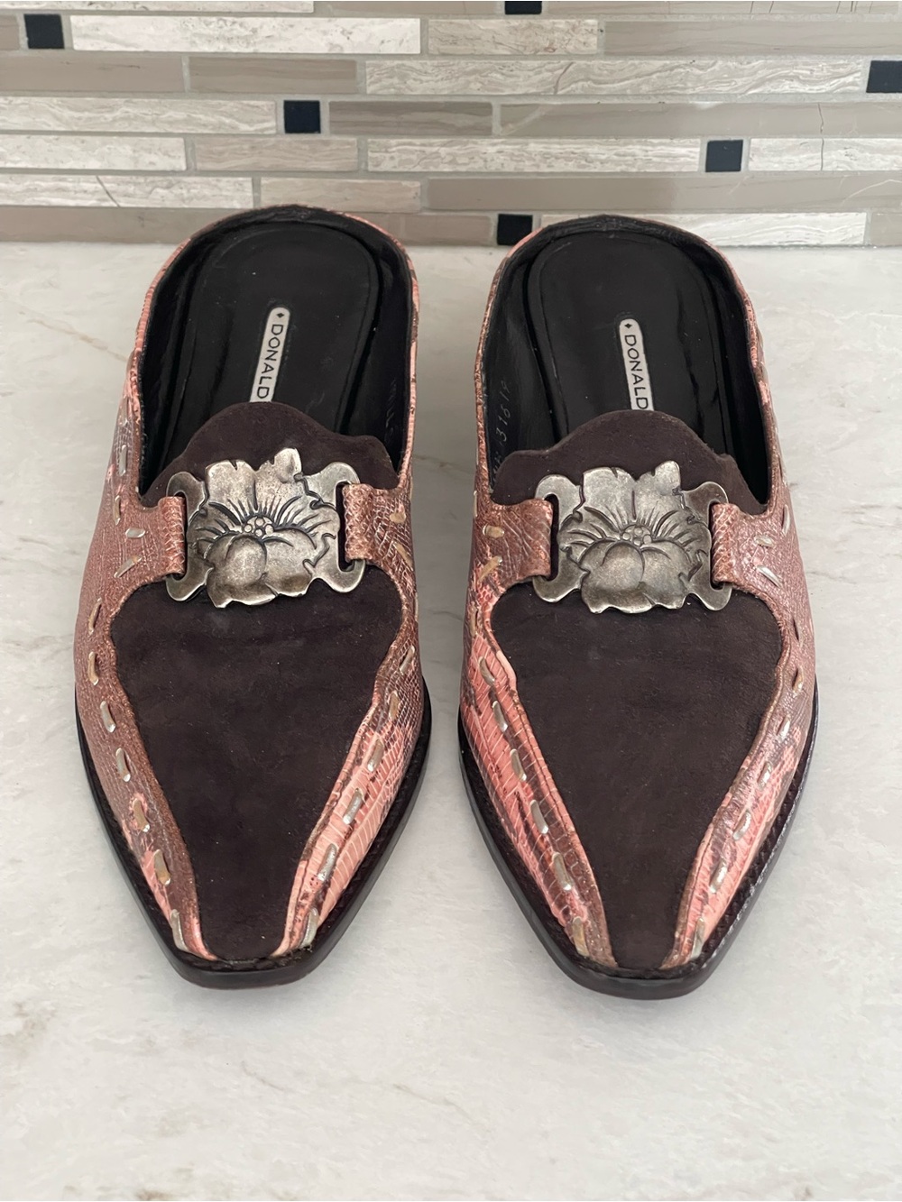 Donald J. Pliner Y2K Brown Suede & Rose Reptile Leather Mules w Metal Detail 6.5